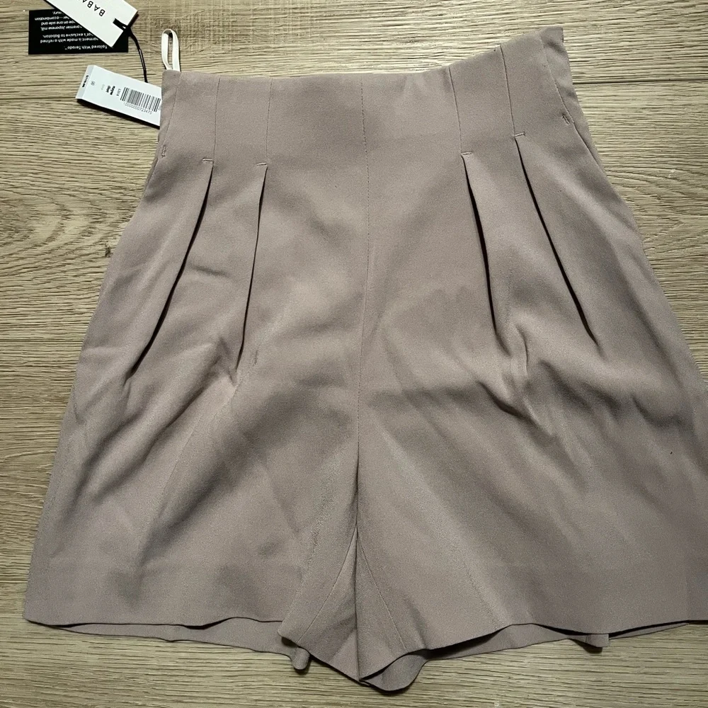 Babaton tan shorts - Picture 2 of 2